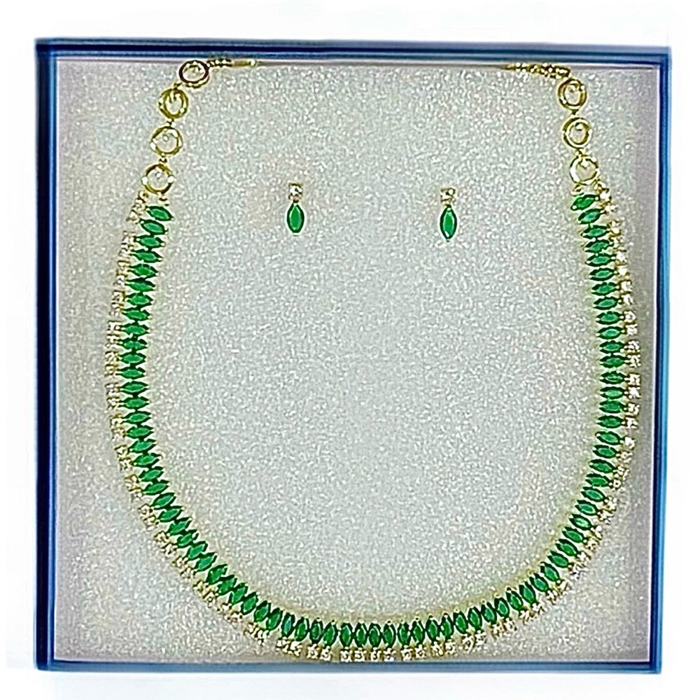 NEW!!! Necklace & Earrings - Picture 3 of 3
